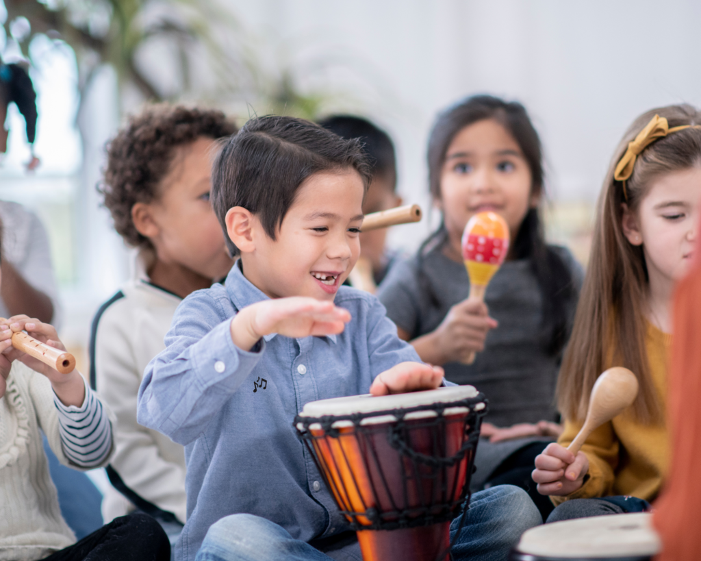 benefits of music in early childhood -kids are happy playing music